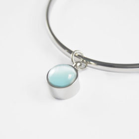 Pulseras para cenizas con perla azul.