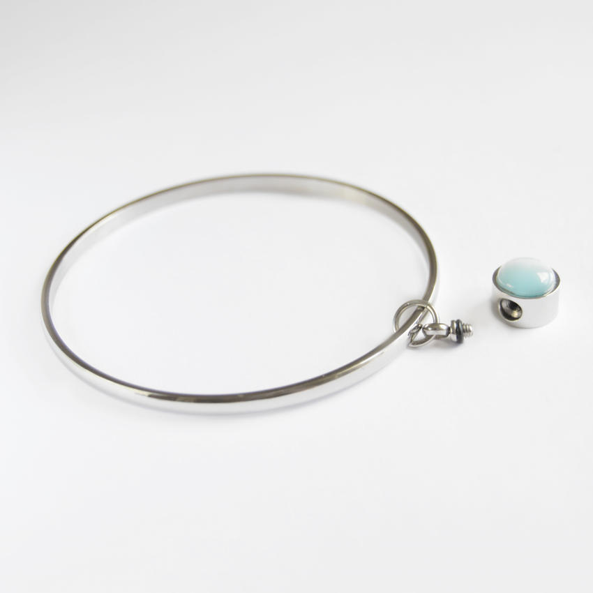 Pulseras para cenizas abierta con perla azul.