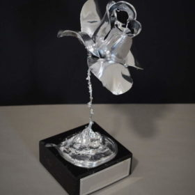 urna para cenizas flor plata
